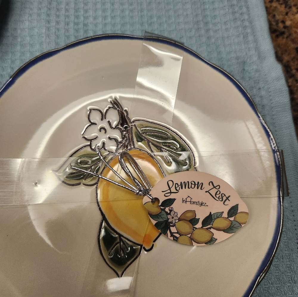 Spectrum InHomestylz Lemon Design Ceramic Appetizer Plates - Picture 3 of 4